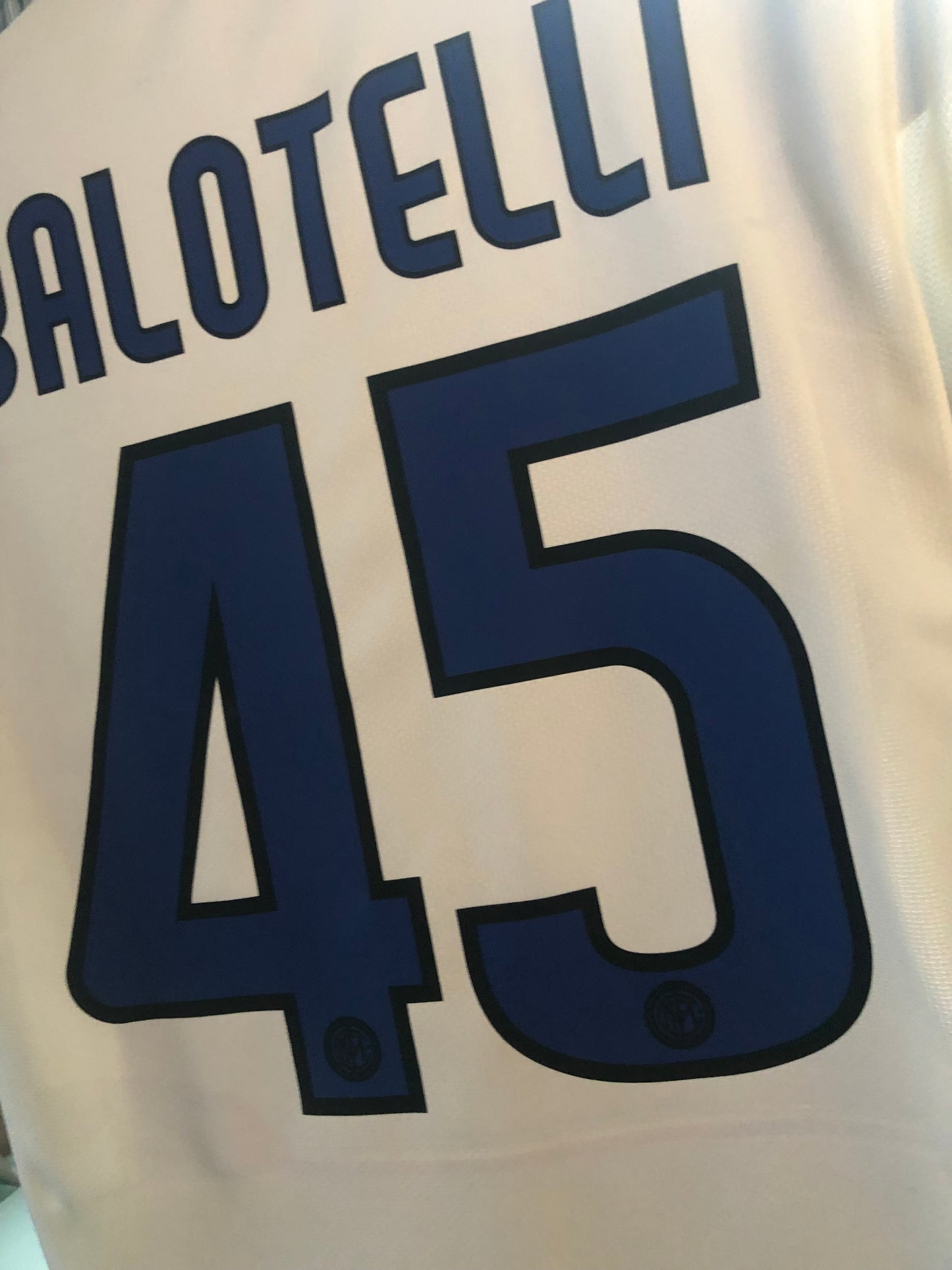 Inter Milan 2009/10 Away Shirt Balotelli 45