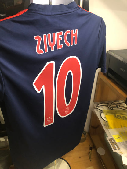 Retro Vintage Ajax 2017/18 Away Shirt Ziyech 10