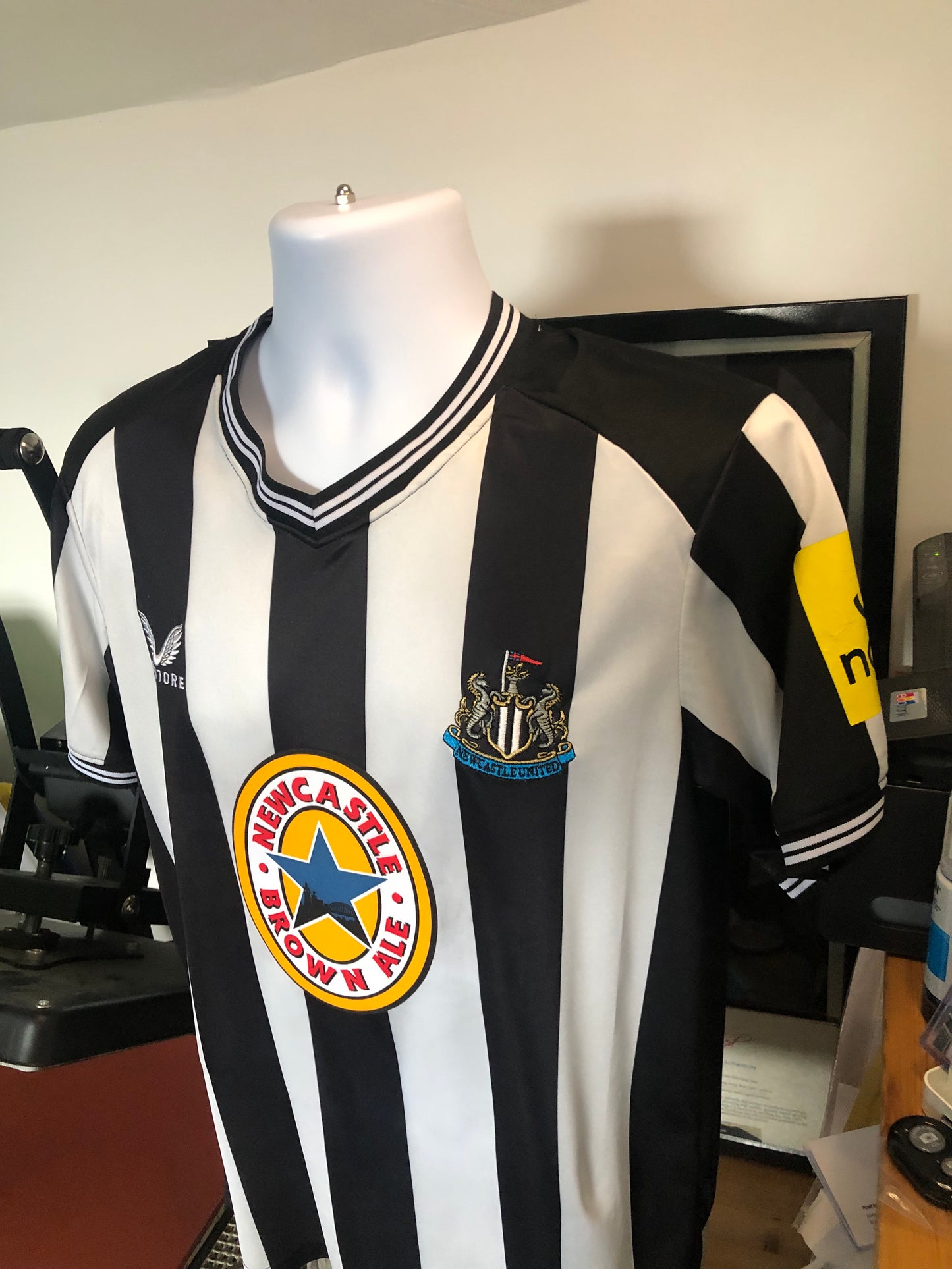 Newcastle United Modern/Retro Mashup Shirt Brown Ale 2023/24 Home Shirt
