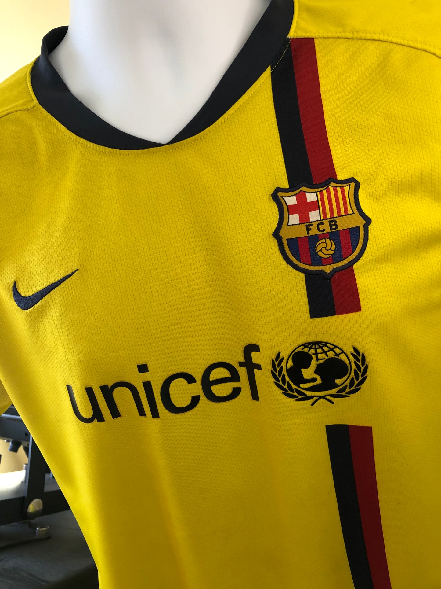 Classic Retro Barcelona 2008/09 Away Shirt