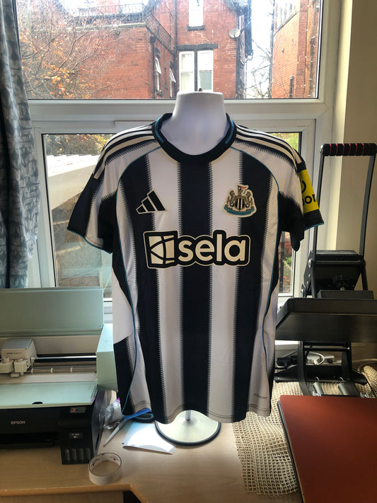Newcastle United 2025/26 Home Shirt Woltemade 27 EFL Cup