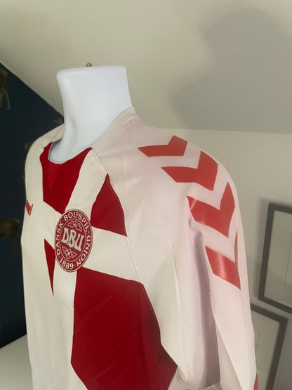 Hummel Denmark 2016/17 away shirt